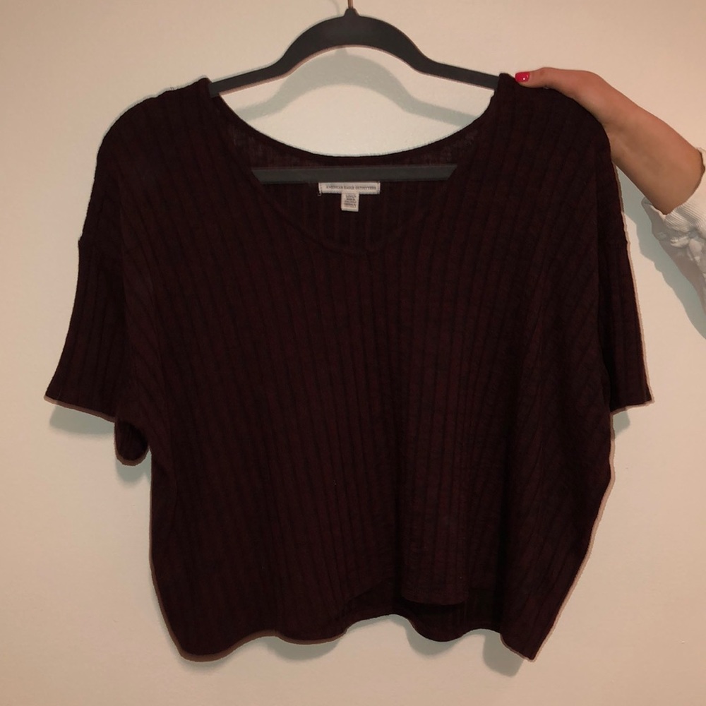 American Eagle maroon tee